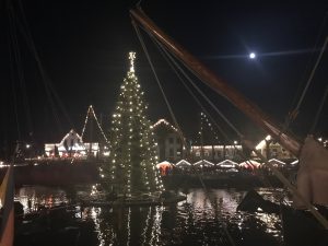 Weihnachtsbaum im Hafen Carolinensiel Ostfriesland
